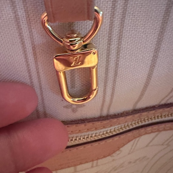 Louis Vuitton Azur MM - Picture 14 of 16